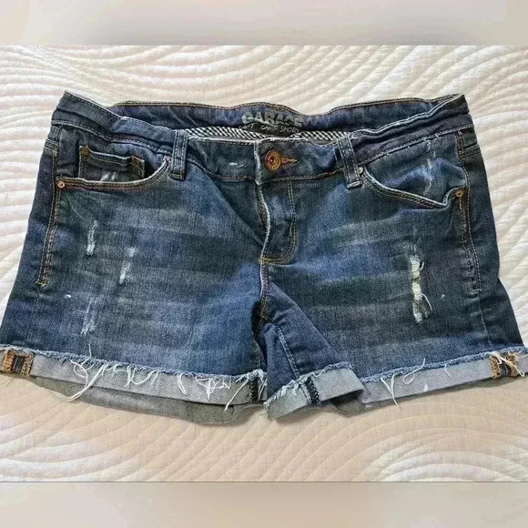 ❤️ Garage Cut Off Shorts Blue Distressed Denim Size 5 Jean Shorts - Picture 3 of 5